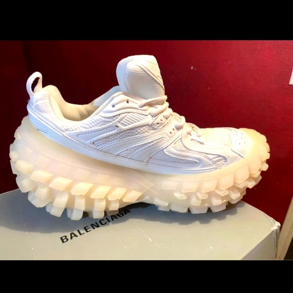Brand new Balenciaga cream white trainers.